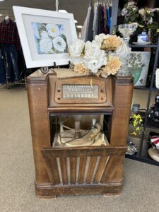 Antique radio with flowers and decor
